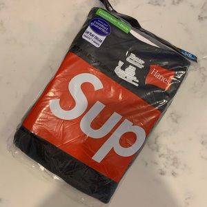 SOLD: Supreme x Hanes tagless tee